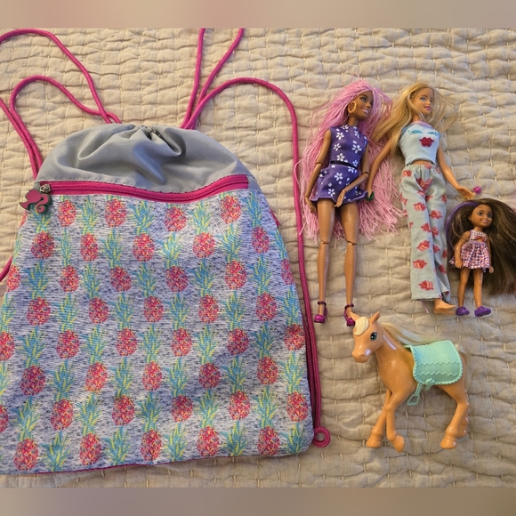 Barbie set Drawstring Bag - Picture 3 of 8